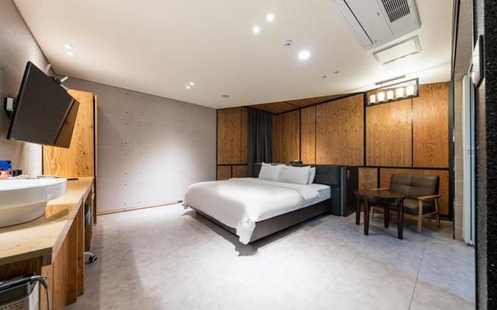 Brown Dot Gimpo Janggi Station Branch