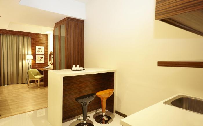 Hotel Six Seasons