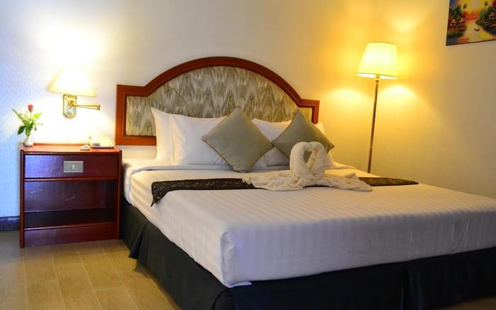 Lom Sak Nattirat Hotel