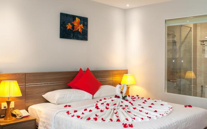 Maple Leaf Hotel & Apartment