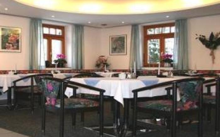 Villa Waldperlach by Blattl