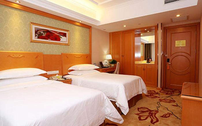 Vienna Hotel Tianjin West Station Changhong Park Metro Station