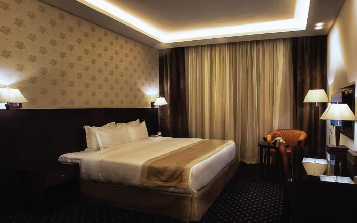 Seven Roses Hotel