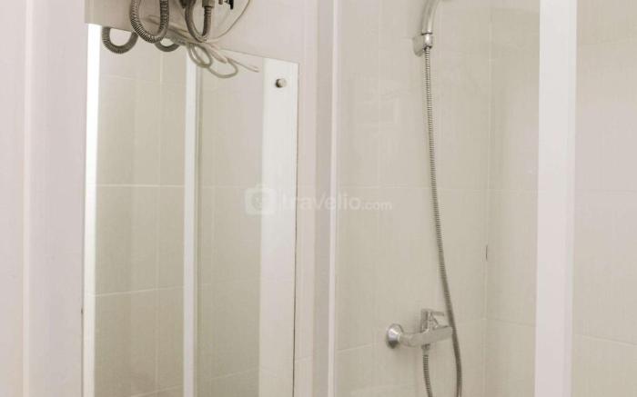 Luxurious 2BR 19 Avenue Apartment By Travelio