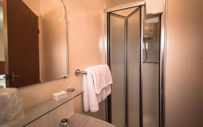 Pinegrove Hotel