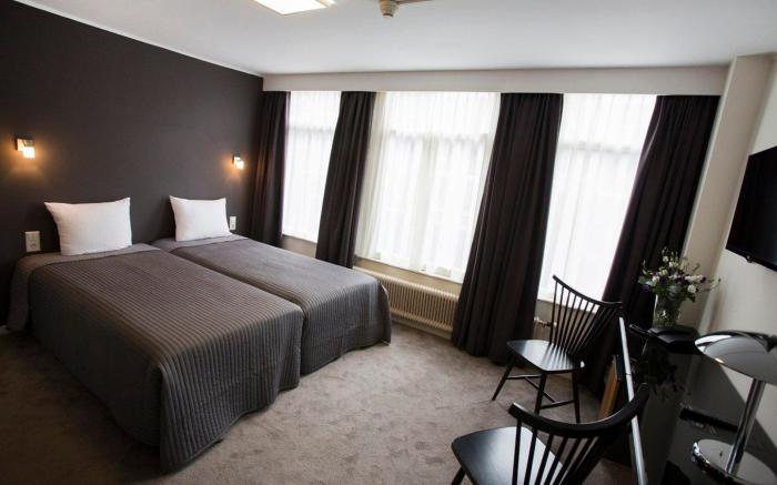 Quentin Golden Bear Hotel