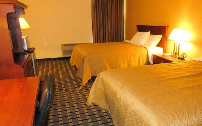 Econo Lodge Inn & Suites