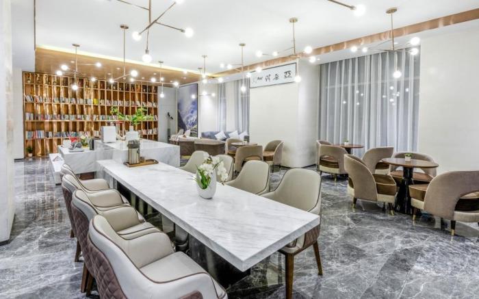 Atour Hotel Xi'an Administrative Center High Speed Railway Station