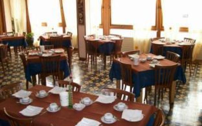 OMAMA Hotel