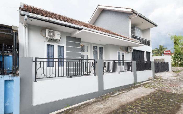 Super OYO 2727 Nareswari Guest House Syariah