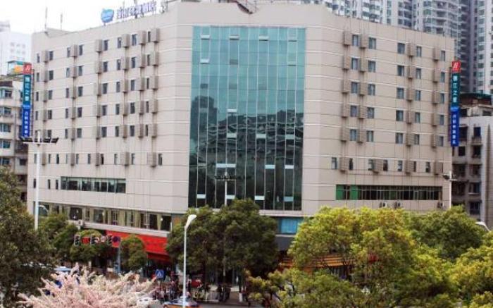 Jinjiang Inn Guiyang Wenchangge Jiaxiulou Provincial Hospital Metro Station