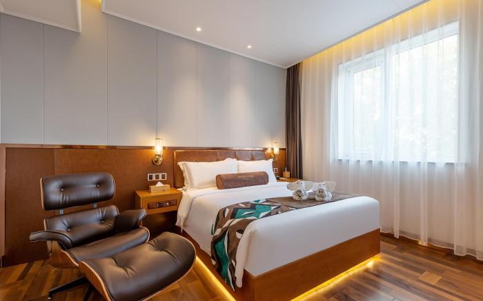 James Joyce Coffetel Anyang Railway Station Wenfeng Avenue Yinxu Scenic Spot