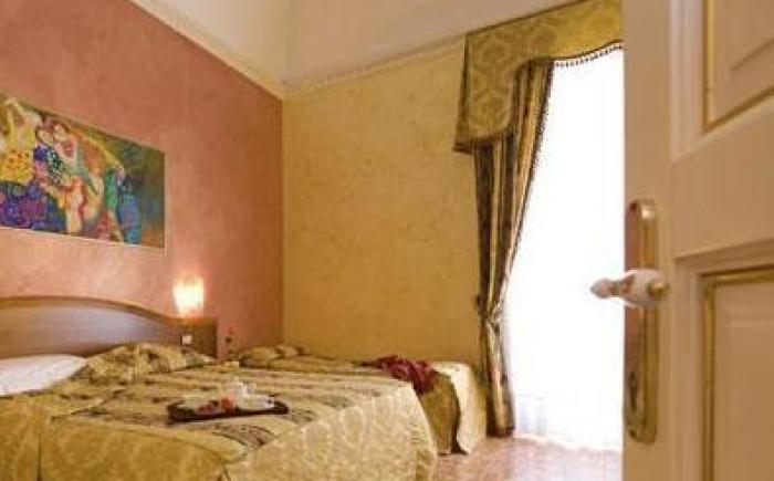 Hotel Joli