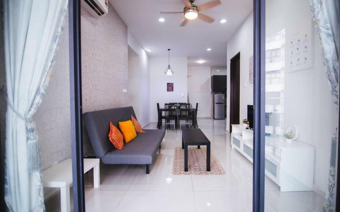 Logi Suite . Country Garden @ 2BR 4pax near CIQ