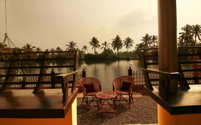 Munroe Island Lake Resorts