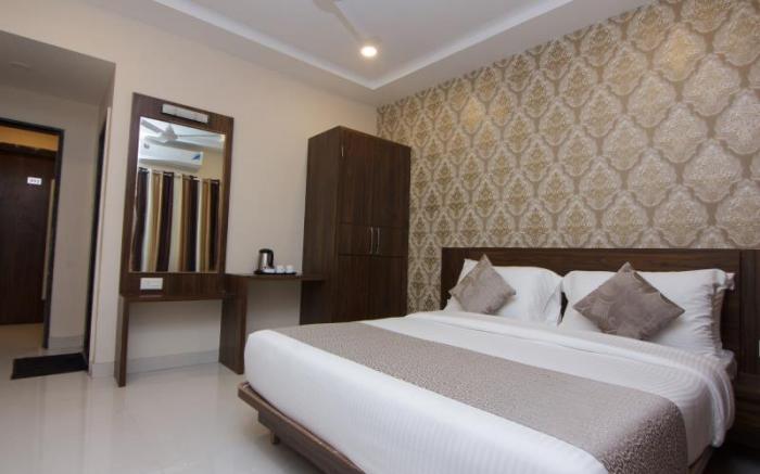 STRAND RESORT