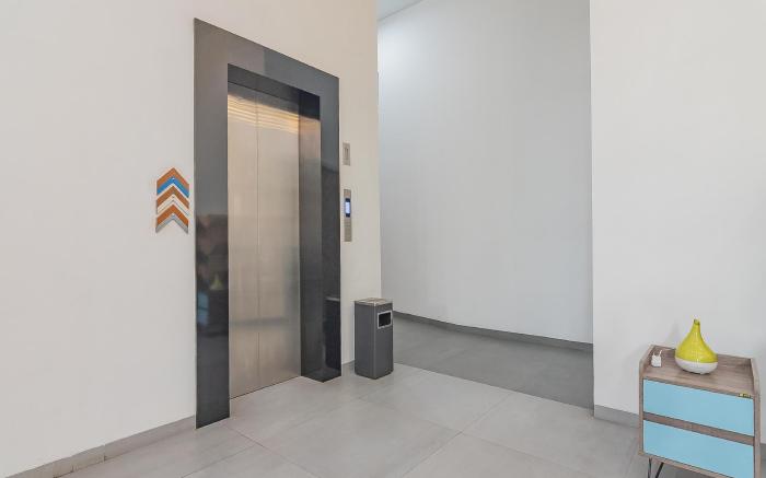 RedDoorz Premium @ Hotel Hebat