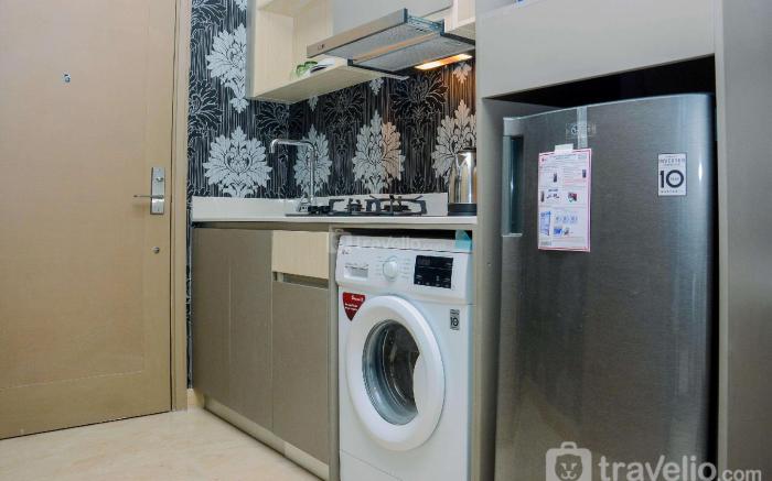 Best Price Studio Apt at Gold Coast By Travelio