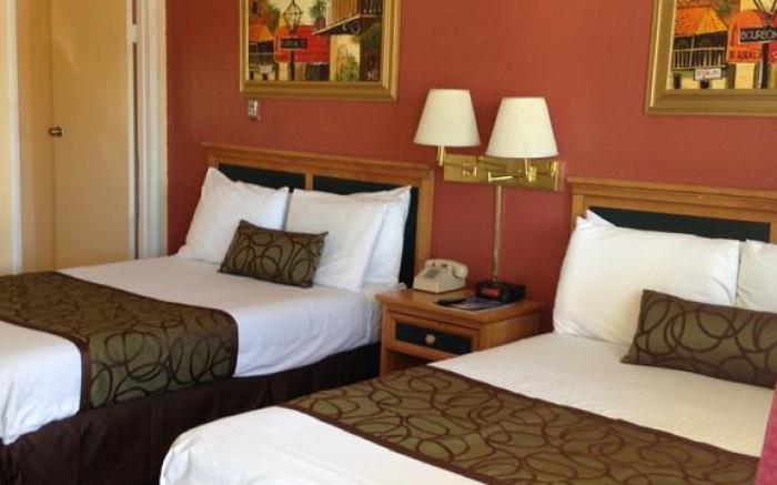 Bluebird Day Inn & Suites