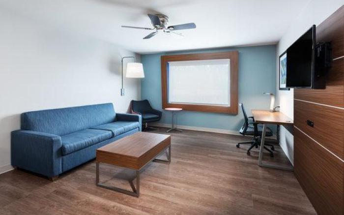 Holiday Inn Express & Suites West Plains Southwest By IHG