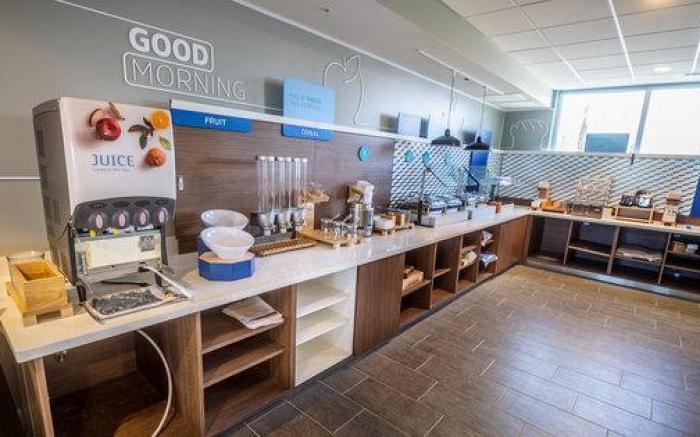 Holiday Inn Express & Suites Panama City Beach - Beachfront By IHG