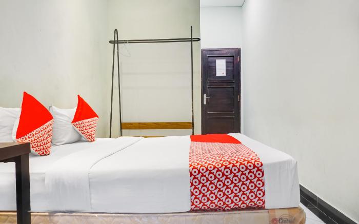 Hotel O Makassar near Mall Panakukkang formerly Sayang Home Stay