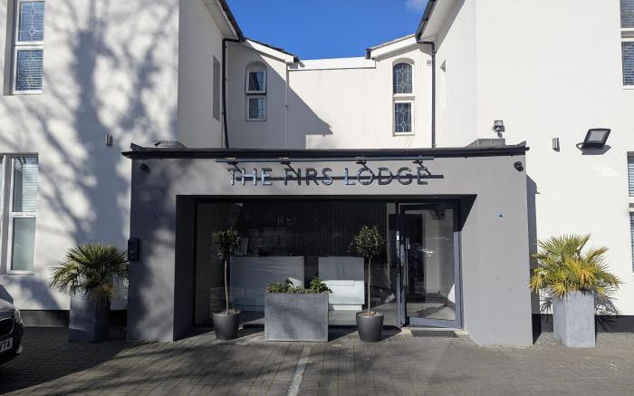 OYO The Firs Lodge London Heathrow 