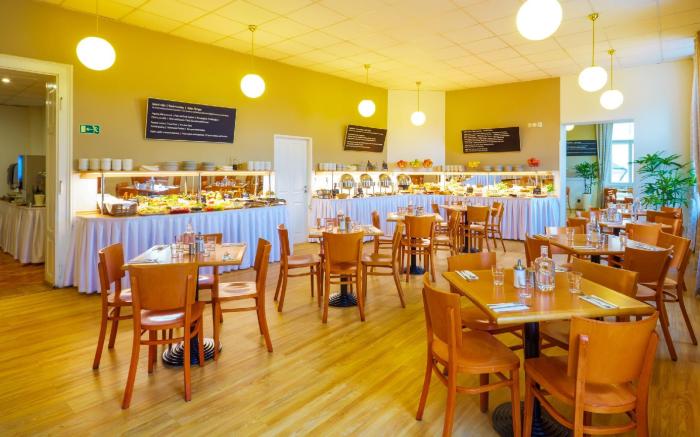 Metropolitan Old Town Hotel