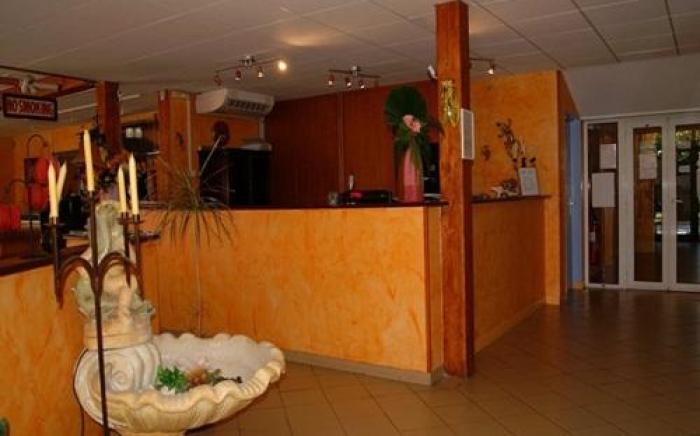 Logis Hotel Acotel Avignon Nord