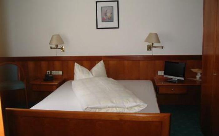 Engel Hotel + Diner