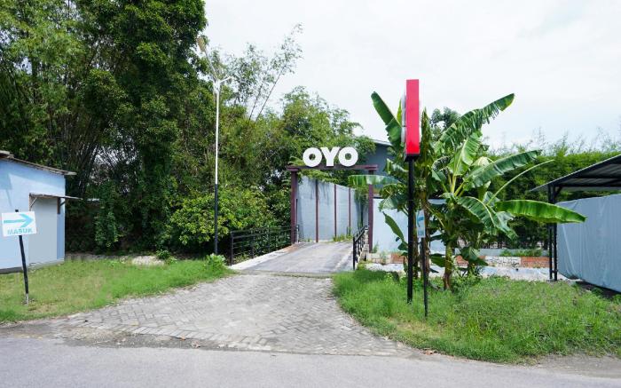 OYO 2493 Lotus Hotel Syariah