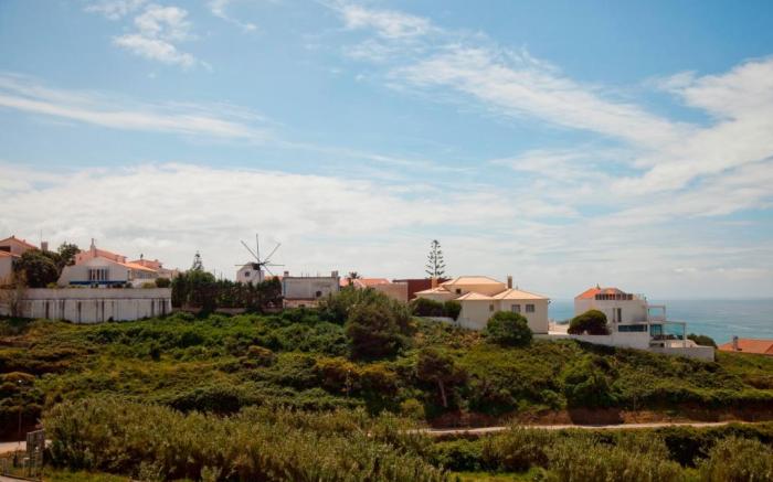 Ericeira Chill Hill Hostel and Private Rooms - Peach Garden