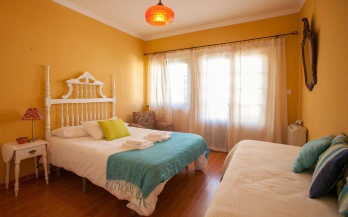 Ericeira Chill Hill Hostel and Private Rooms - Peach Garden