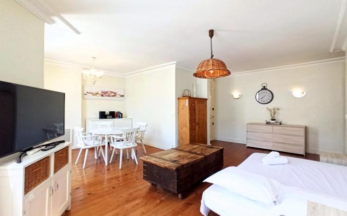 Provencal Style and Large 1 Bedroom Rue Florian