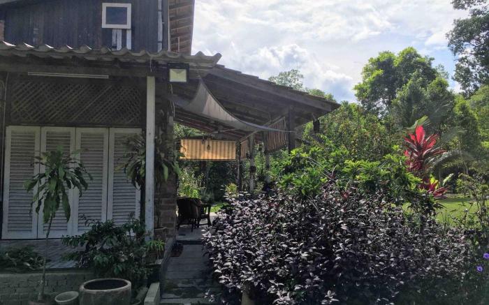 Nurin Cottage: Tranquil Rustic Retreat