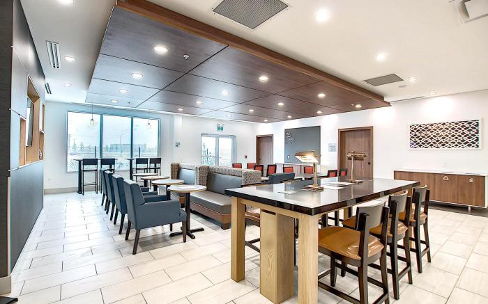 Holiday Inn Express and Suites Calgary Airport Trail NE By IHG