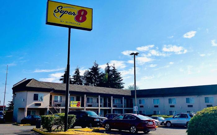 Super 8 by Wyndham Lynnwood