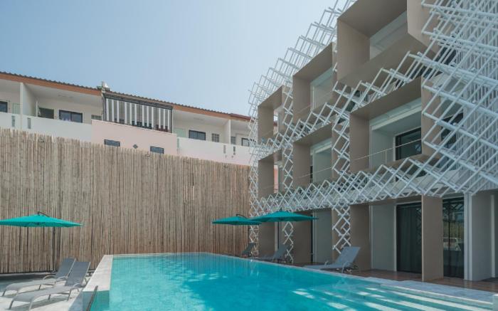 Yanud Hotel