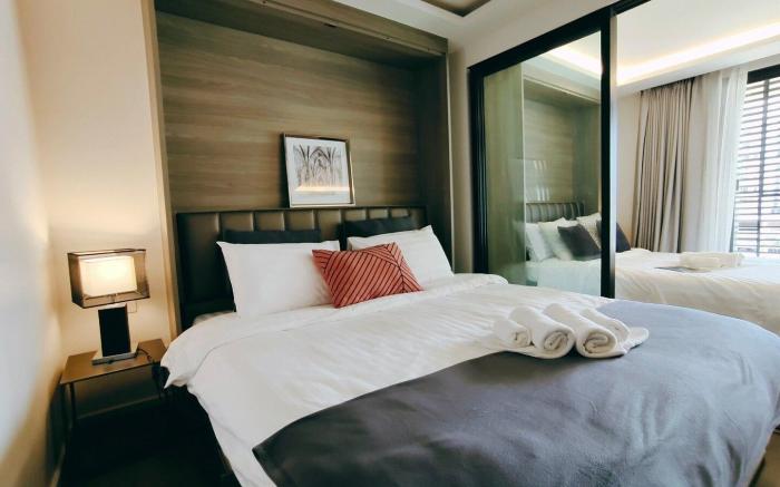 Bangkok&Pool&BTS Asoke&MRT Sukhumvit&+2B(4ppl(20)