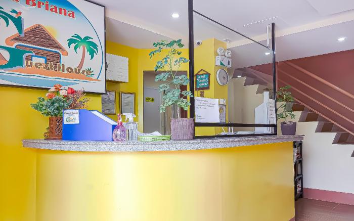 RedDoorz @ La Briana Guest House Bantayan Cebu