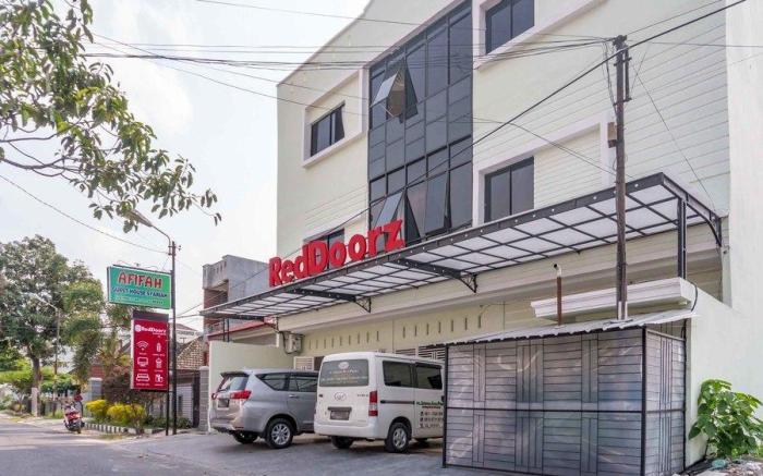 RedDoorz Syariah near Stadion Teladan Medan