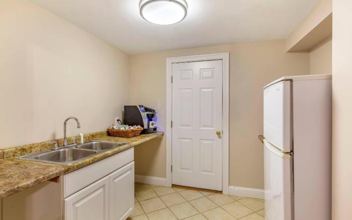 Essex Street Inn & Suites, Ascend Hotel Collection