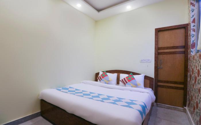 Hotel O Home Cozy Studio Collage Square Hotel Maya International Near St. Thomas's Church
