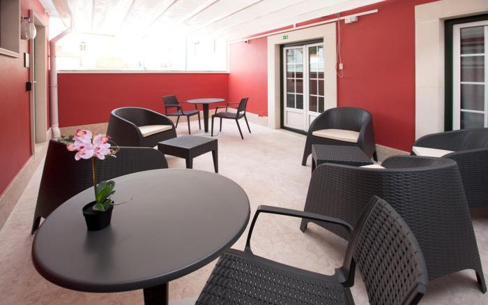 Famous Crows Lisbon Suites