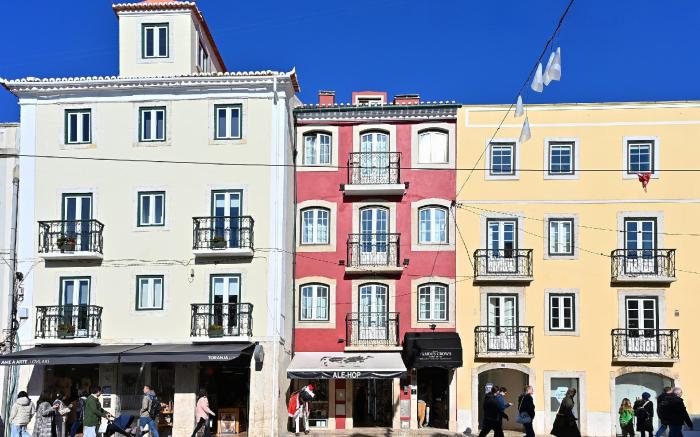 Famous Crows Lisbon Suites