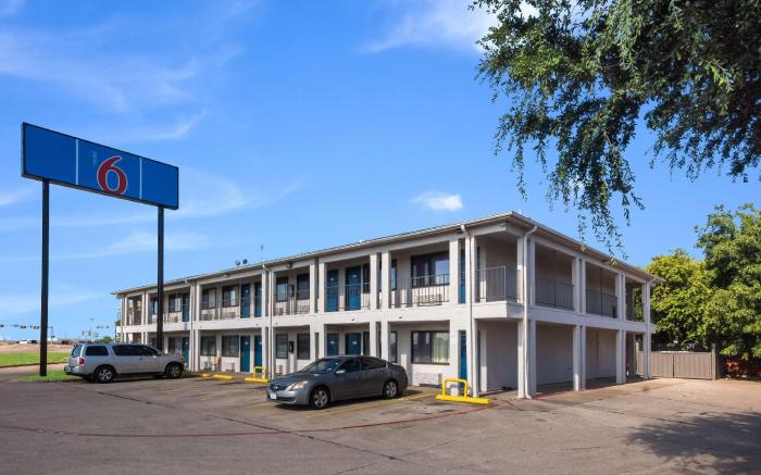 Motel 6 Irving, TX - Loop 12