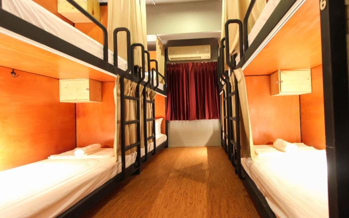 Thonglor travellers' hostel and cafe'