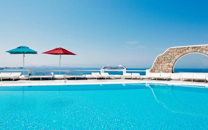 Kouros Hotel and Suites