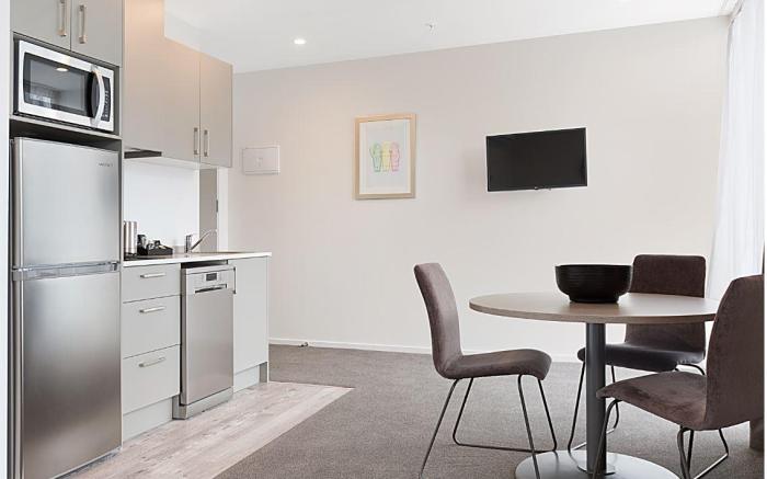 Ramada Suites By Wyndham Victoria Street West