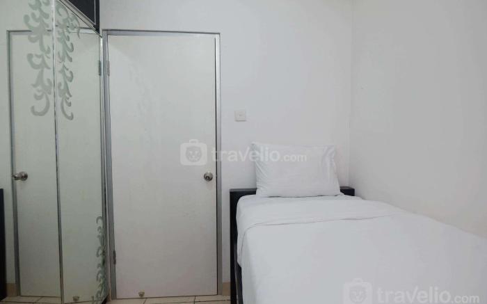 Mall Access 2BR at Apartment Green Bay By Travelio